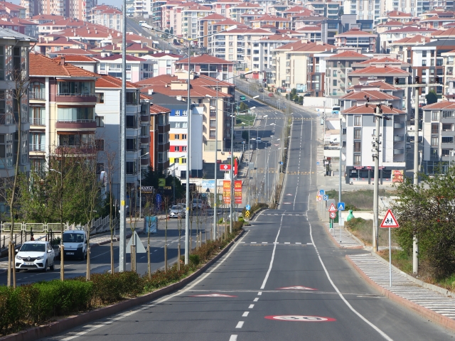 Tekirdağ'da cadde ve sokaklar boş kaldı