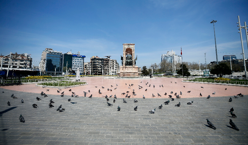 Sokağa çıkma kısıtlaması ikinci gününde Sultanahmet Meydanı