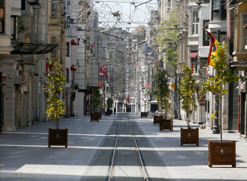 Sokağa çıkma kısıtlaması ikinci gününde Sultanahmet Meydanı