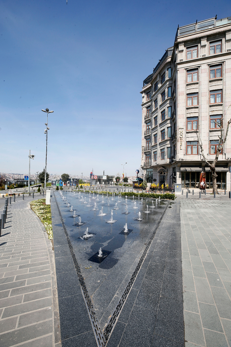 Sokağa çıkma kısıtlaması ikinci gününde Sultanahmet Meydanı