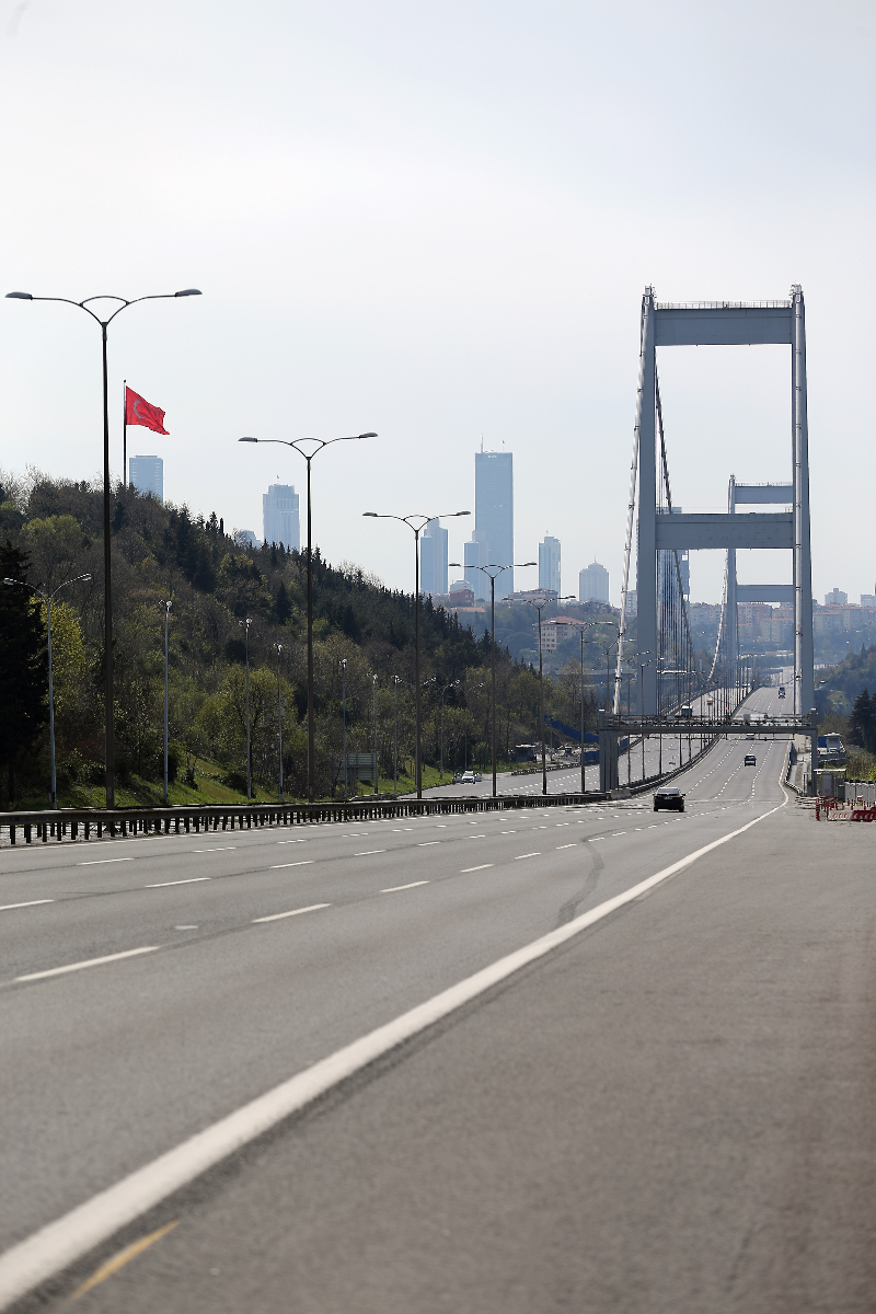 Sokağa çıkma kısıtlaması ikinci gününde Kız Kulesi Çevresi