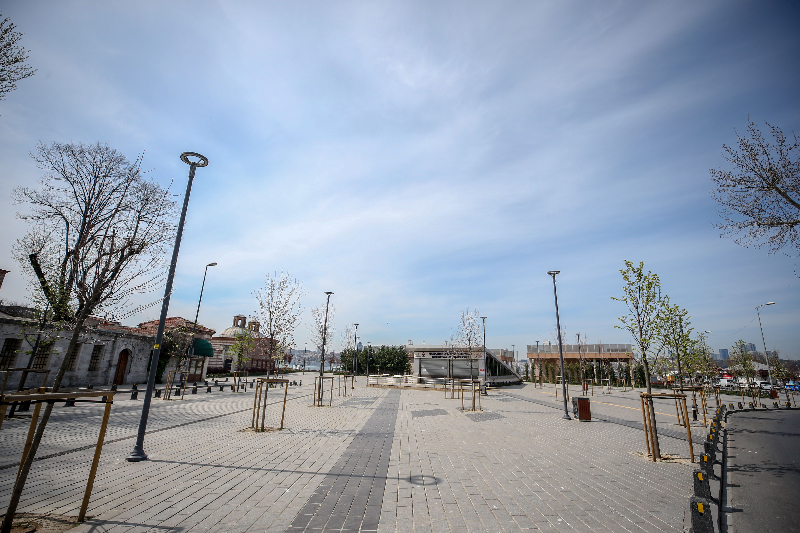 Sokağa çıkma kısıtlaması ikinci gününde Üsküdar Meydanı