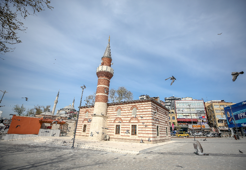 Sokağa çıkma kısıtlaması ikinci gününde Üsküdar Meydanı