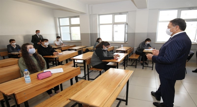 Gebze Kaymakamı Güler öğrencilerle bir araya geldi