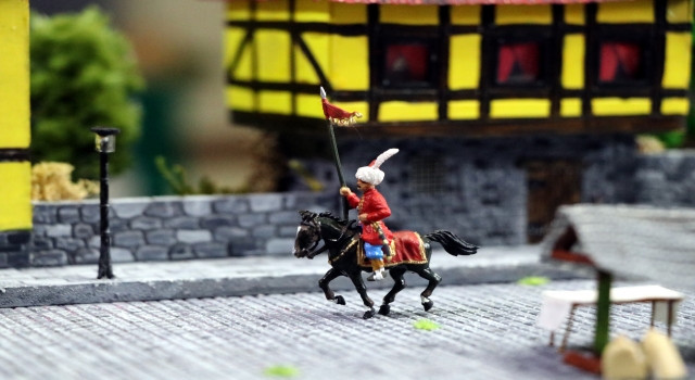 Tarihi şehirleri ve savaşları yaptığı diorama çalışmalarıyla canlandırıyor 