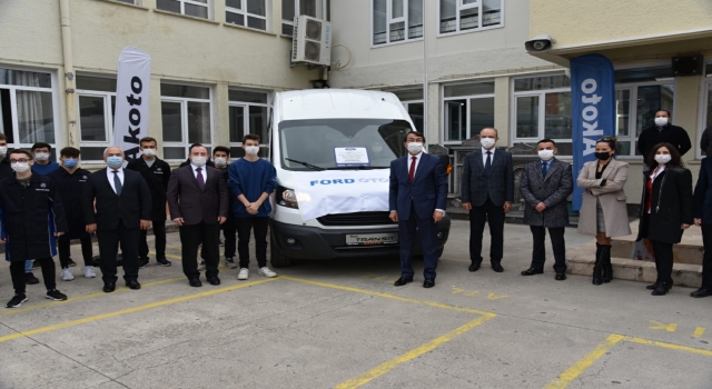Ford Otosan, Altıeylül Mimar Sinan Mesleki ve Teknik Anadolu Lisesine araç hibe etti