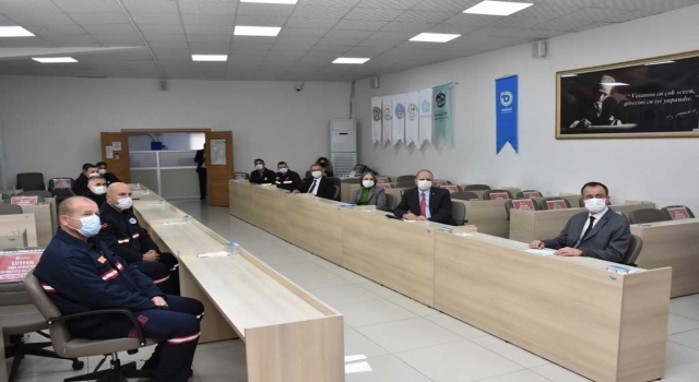 İzmir’deki depremde arama kurtarma çalışmalarına katılan Tekirdağ ekibine plaket verildi