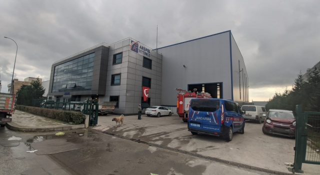 Kocaeli’de fabrikada üzerine demir düşen işçi öldü