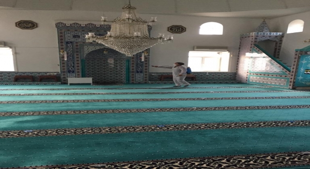 Söğütlü’de camiler ve iş yerleri dezenfekte edildi