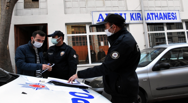 Bursa’da kapalı olması gereken kahvehanedeki 11 kişiye para cezası uygulandı