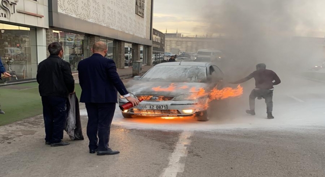 İnegöl’de seyir halindeyken alev alan otomobilde hasar oluştu