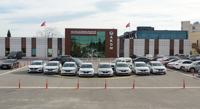 Sakaya Büyükşehir Belediyesinden filyasyon çalışmaları için araç desteği