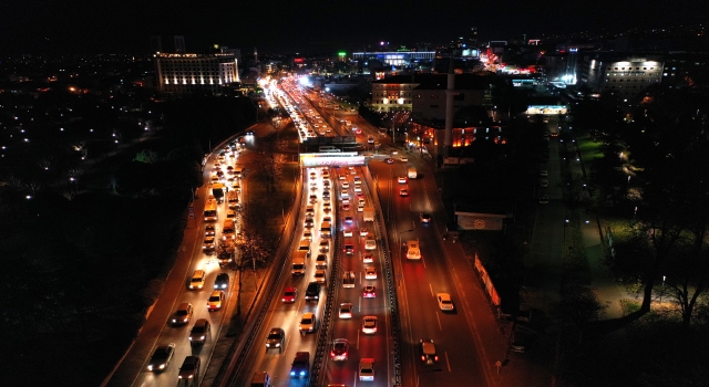 Bursa’da sokağa çıkma kısıtlaması öncesi trafikte yoğunluk yaşandı