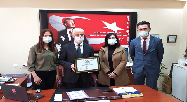 Karasu’da ”eTwinning” projesinde başarılı olan öğretmenlere sertifikaları verildi