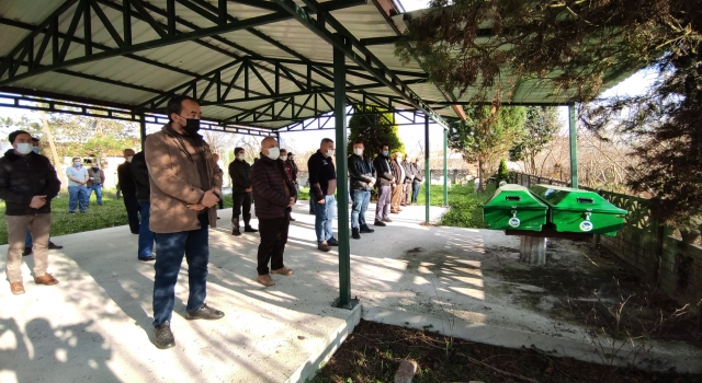 Sakarya’da yangında hayatını kaybeden baba ve kızının cenazeleri toprağa verildi