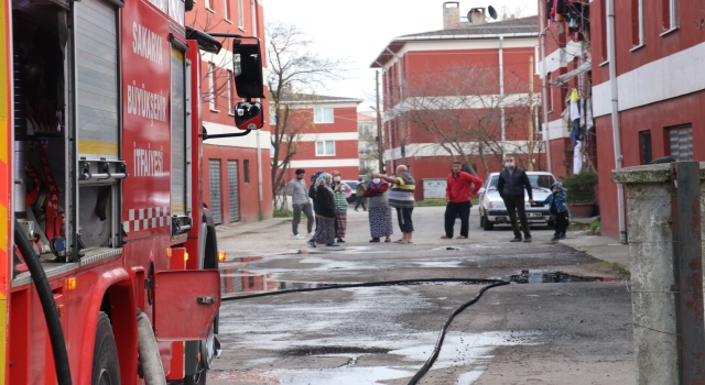 Sakarya’da bir binanın garajında çıkan yangın söndürüldü