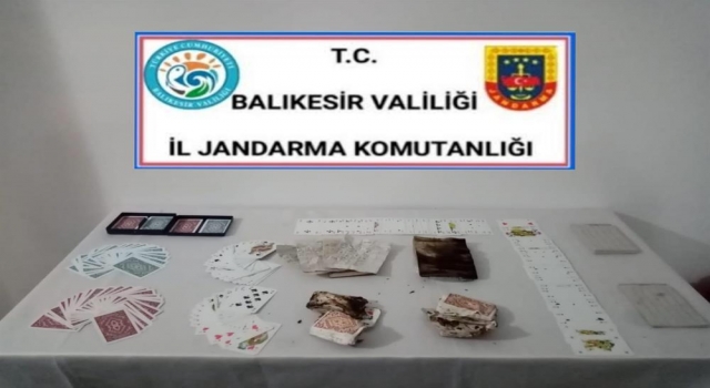 Ayvalık ve Havran’da kumar oynanan iki evdeki 28 kişiye para cezası