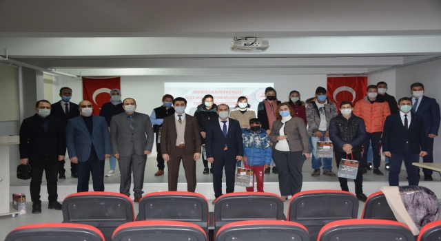Manyas’ta öğrencilere tablet bilgisayar dağıtıldı