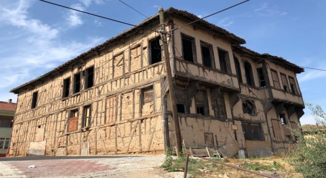 Osmaneli’ndeki ”Papazın evi”nde restorasyon çalışması başlatıldı