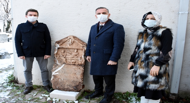 Bursa’da vatandaşın dikkati sayesinde bulunan mezar steli incelenecek