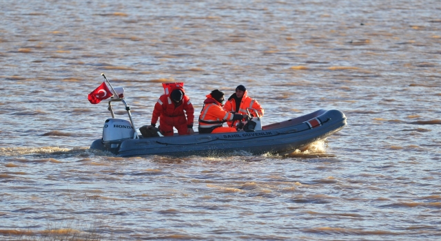 Çanakkale’de aracın baraja düşmesi sonucu kaybolan ikinci kişiyi arama çalışmaları yeniden başladı