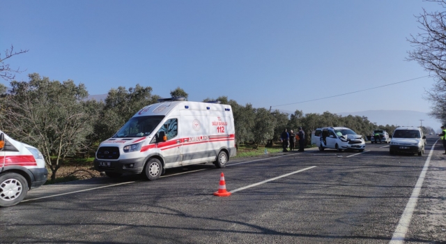 Orhangazi’de hafif ticari araçla otomobil çarpıştı: 4 yaralı