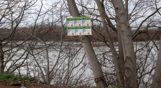 Edirne’de Meriç Nehri kenarına düzensiz göçmenler için 6 dilde bilgilendirme tabelası konuldu