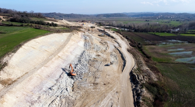 Türkiye ulaşım ağının tacı Karadeniz Sahil Yolu, Sakarya’da ilerliyor