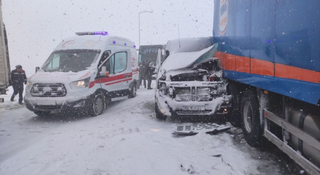 GebzeOrhangaziİzmir Otoyolu’nda ulaşım, trafik kazaları nedeniyle aksadı