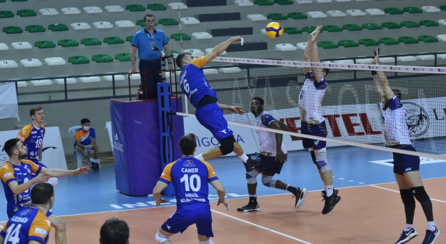 Voleybol: AXA Sigorta Efeler Ligi