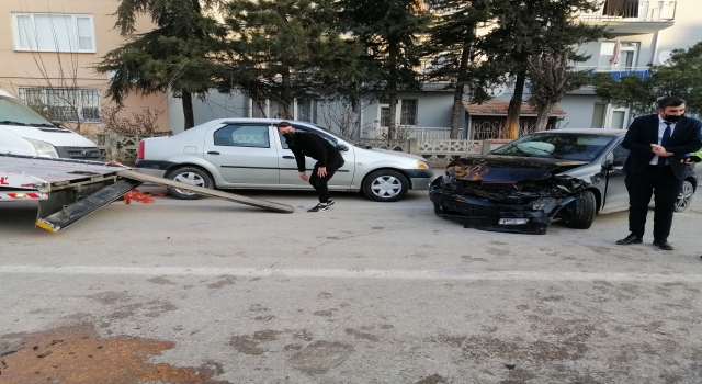 İnegöl’de zincirleme trafik kazasında 1 kişi yaralandı