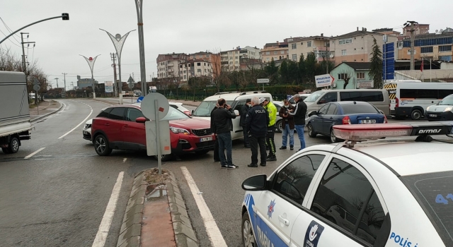 Kocaeli’de hafif ticari araç ile cip çarpıştı: 1 yaralı