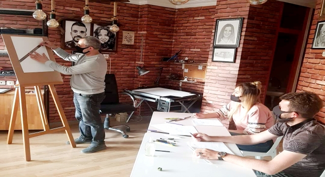 Fotoğrafları sanata dönüştüren ressamın eserleri yurt dışından ilgi görüyor