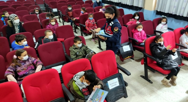 Pamukova’da jandarmadan çocuklara mahremiyet eğitimi