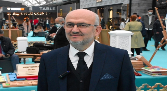 Uluslararası İnegöl Mobilya Fuarı’na katılan lise öğrencilerinin ürettiği ahşap oyuncaklar ilgi görüyor