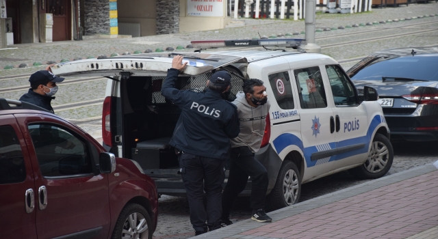 Kocaeli’de cep telefonuyla kız çocuğunun fotoğrafını çektiği iddiasıyla darbedilen zanlı adliyede