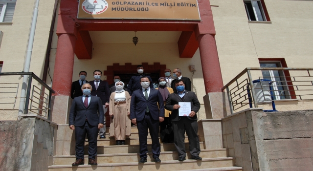 Yenipazar Kaymakamı Şahin, ”Okulum Temiz” belgesini okul müdürlerine takdim etti