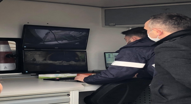 Kocaeli’ndeki İzmit Plajyolu sahilinde oluşan kirliliğin giderilmesi için çalışma başlatıldı