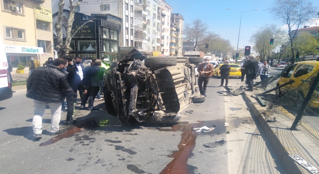 Kocaeli’de devrilen otomobilin sürücüsü kazadan yara almadan kurtuldu