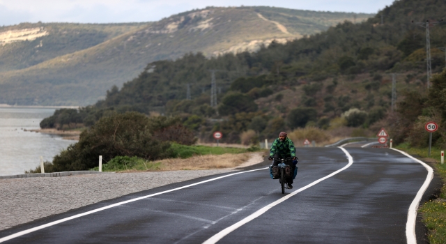 Bisikletle 85 bin kilometre kat eden Azerbaycanlı gezgin Çanakkale şehitliklerine ulaşmanın gururunu yaşıyor