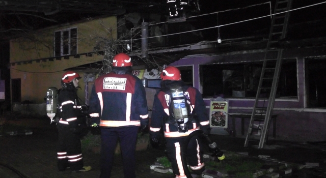 Sakarya’da çıkan yangında iş yeri kullanılamaz hale geldi