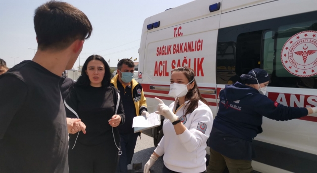 Kocaeli’de bariyerlere çarpan otomobilin sürücüsü yaralandı