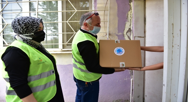 Tuzla’da ihtiyaç sahibi ailelere yardım paketi