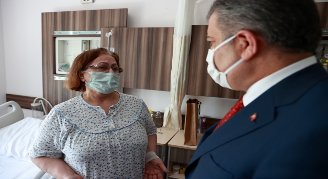Sağlık Bakanı Koca, Edirne Sultan 1. Murat Devlet Hastanesi’nde tedavi görenleri ziyaret etti