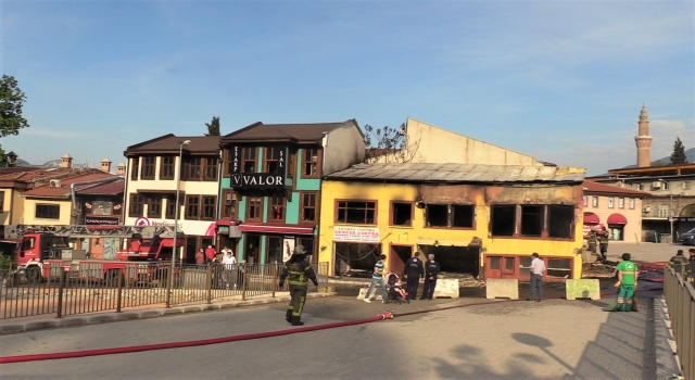Bursa’da metruk binada çıkan yangın söndürüldü