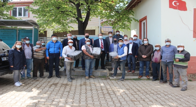 Osmaneli’nde çiftçilere çilek fidesi dağıtıldı