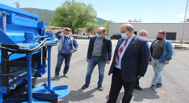 Osmaneli’nde katı gübre dağıtma makinesi çiftçilerin hizmete sunuldu