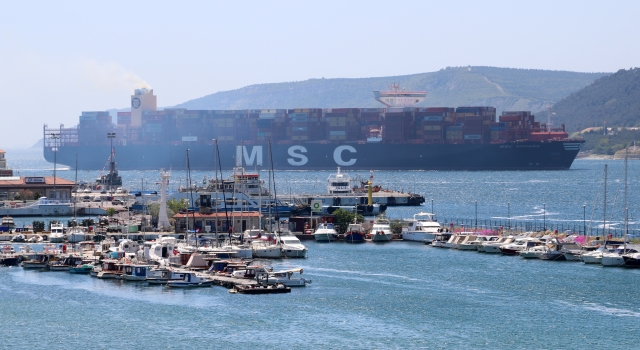 Çanakkale Boğazı 3 dev geminin geçişi nedeniyle tek yönlü trafiğe kapatıldı