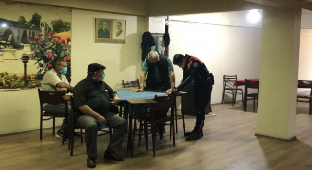 Edirne’de kahvehanede Kovid19 tedbirlerine uymayan 17 müşteri ve işletme sahibi hakkında tutanak tutuldu