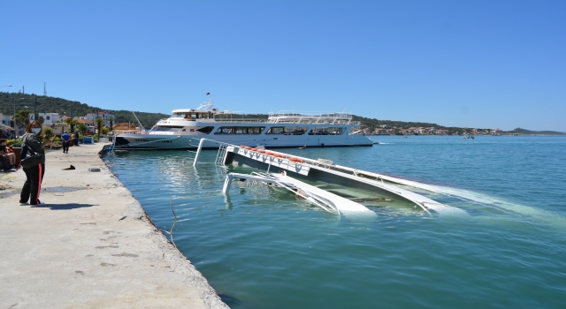 Ayvalık’ta hasar tespit ve enkaz kaldırma çalışmaları sürüyor